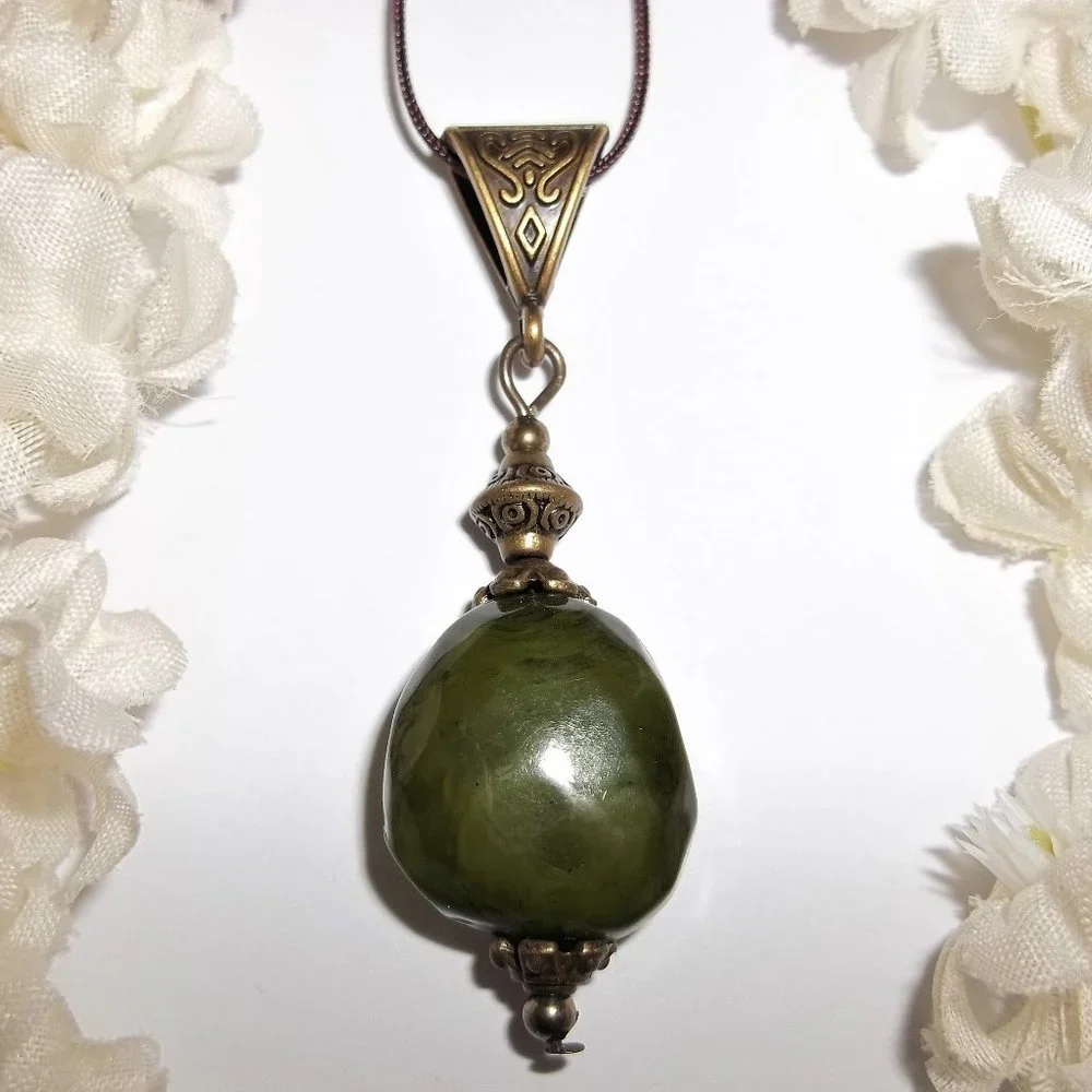 Necklace Pendant Green and Bronze Boho Style Jewelry Beaded Necklace NWT A103